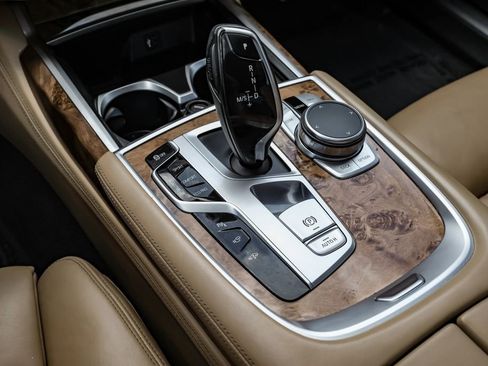 Used 2019 BMW 750i xDrive w/ M Sport Package AWD/4WD image 27