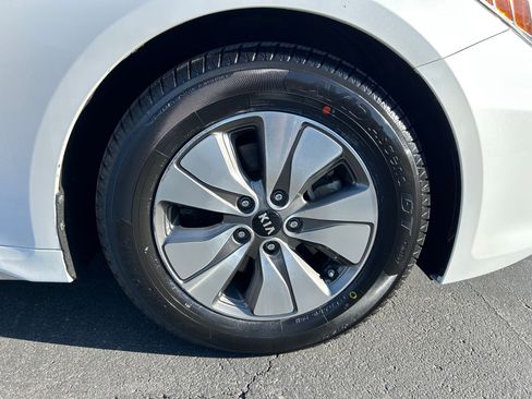 Used 2017 Kia Optima Premium image 29