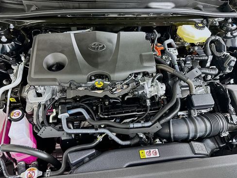 Used 2025 Toyota Camry SE image 30