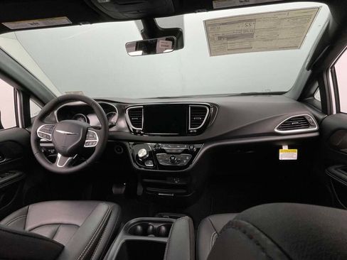 New 2026 Chrysler Voyager LX image 27