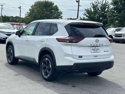 Used 2024 Nissan Rogue SV AWD/4WD image 5