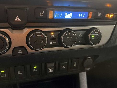 Certified 2022 Toyota Tacoma Limited AWD/4WD image 21