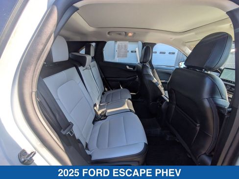 Used 2025 Ford Escape SE FWD image 36