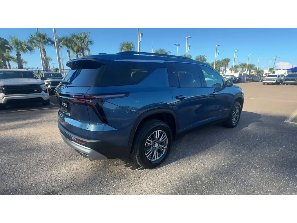 Used 2026 Chevrolet Traverse LT FWD image 2