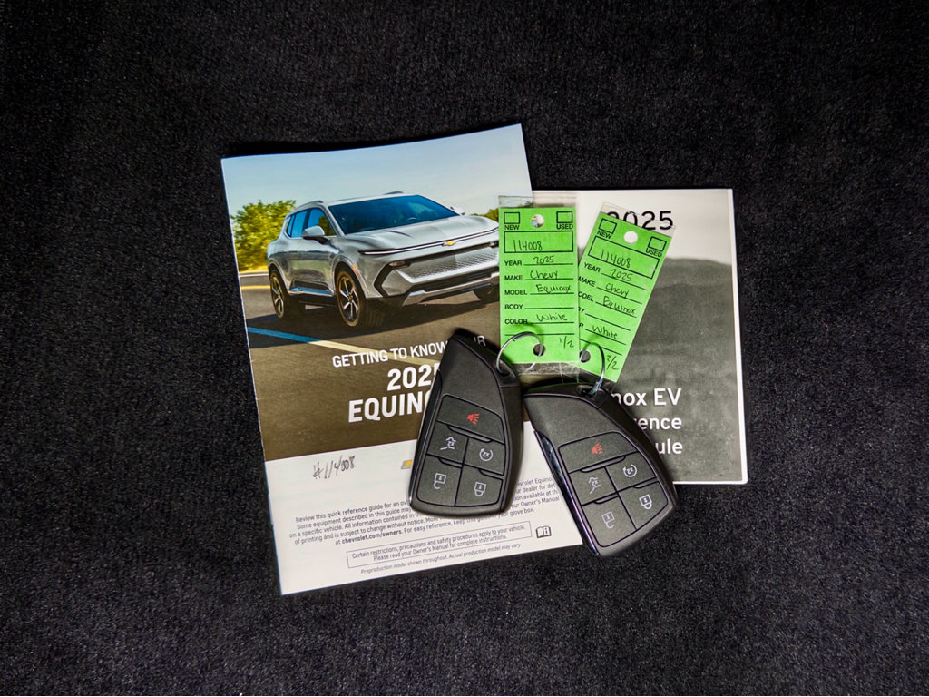 Used 2025 Chevrolet Equinox EV RS AWD/4WD image 23