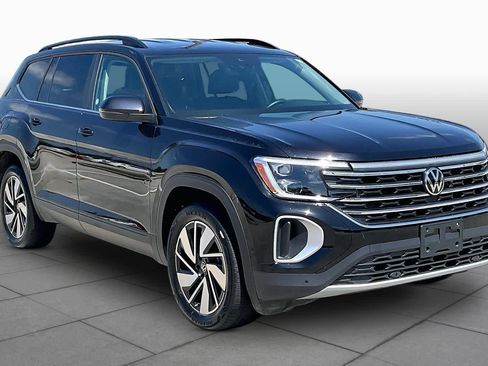 Used 2025 Volkswagen Atlas SE AWD/4WD image 3