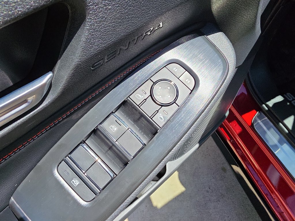 New 2027 Nissan Sentra SR w/ Floor Mat Package FWD image 23