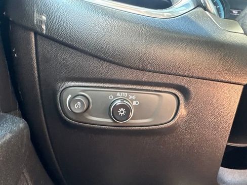 Used 2018 Chevrolet Equinox LS FWD image 23