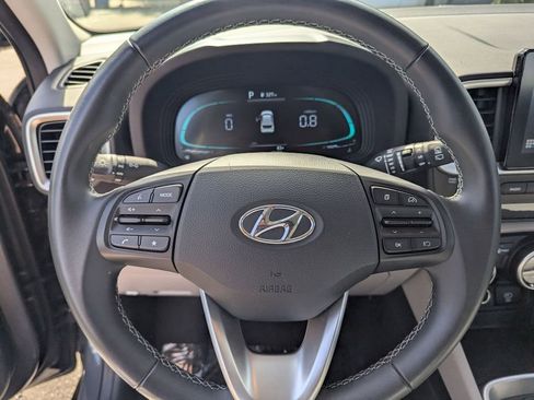 Used 2025 Hyundai Venue SEL FWD image 17