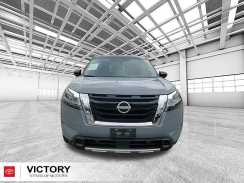 Used 2024 Nissan Pathfinder Platinum image 9