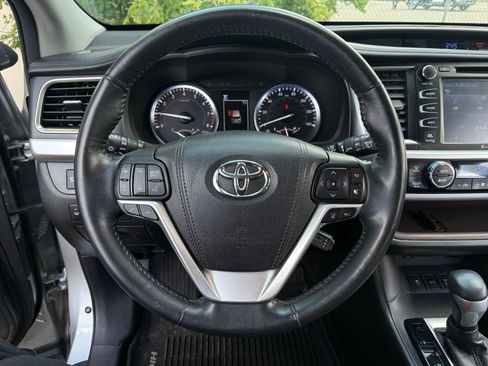 Used 2018 Toyota Highlander Limited Platinum AWD/4WD image 9