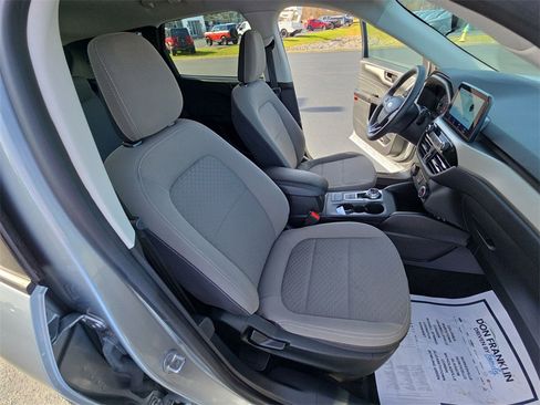 Used 2022 Ford Escape SE image 24
