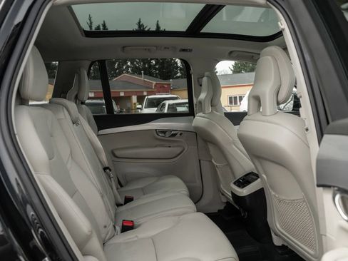 Used 2017 Volvo XC90 T6 Momentum w/ Vision Package image 12