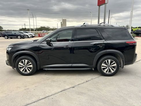 Certified 2023 Nissan Pathfinder SL image 4