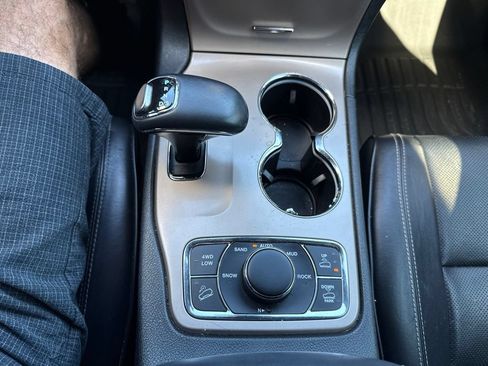 Used 2015 Jeep Grand Cherokee Overland AWD/4WD image 18