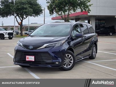 Used 2025 Toyota Sienna XLE