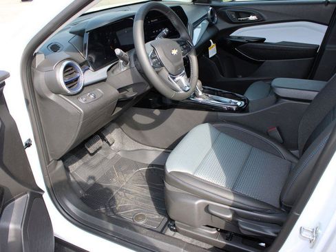 New 2026 Chevrolet Trax LT w/ Driver Confidence Package FWD image 13