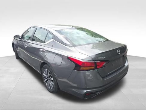 Used 2025 Nissan Altima 2.5 SV FWD image 4
