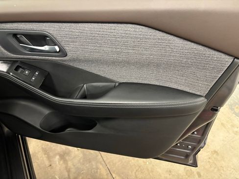 Used 2023 Nissan Rogue SV FWD image 22