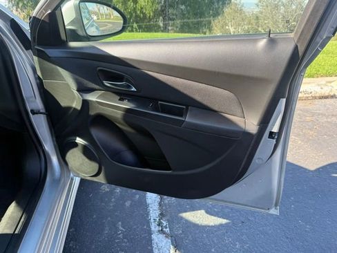 Used 2016 Chevrolet Cruze LT image 9