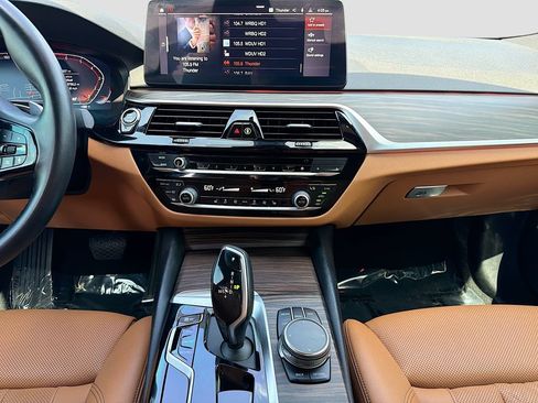 Used 2023 BMW 530i w/ Premium Package RWD image 19