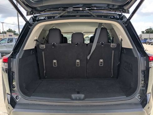 Used 2025 Nissan Pathfinder SV FWD image 12