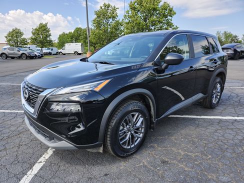 Used 2023 Nissan Rogue S AWD/4WD image 13