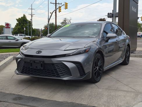 Used 2025 Toyota Camry SE w/ Convenience Package AWD/4WD image 10