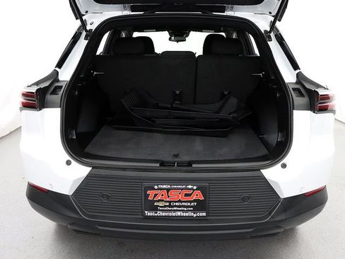 Used 2025 Chevrolet Equinox EV LT w/ Comfort Package image 32