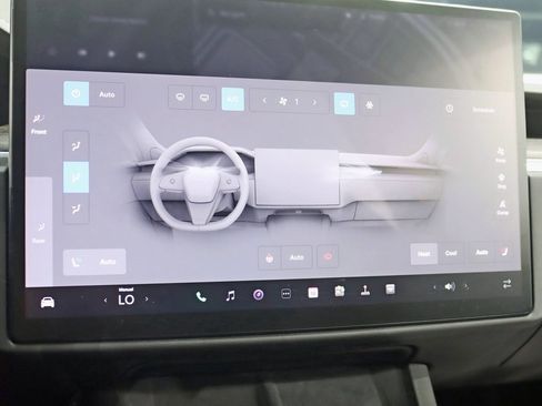 Used 2023 Tesla Model X image 18