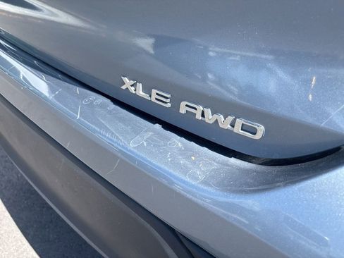Used 2024 Toyota Highlander XLE AWD/4WD image 19