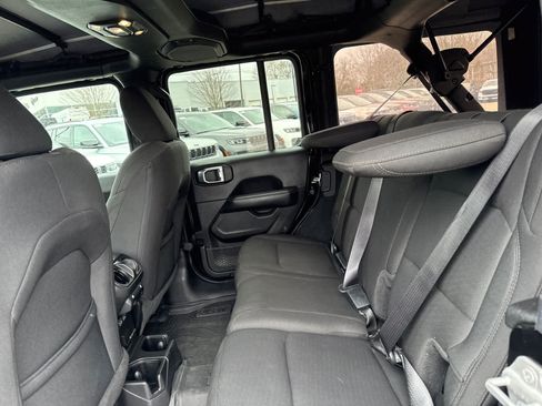 Used 2022 Jeep Wrangler Unlimited Sahara AWD/4WD image 25