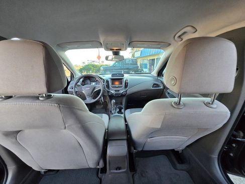 Used 2017 Chevrolet Cruze LT FWD image 31