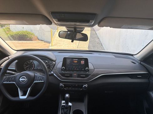 Used 2025 Nissan Altima 2.5 SV FWD image 33
