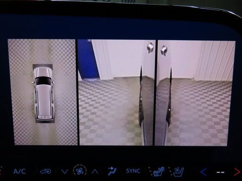 Used 2025 Chevrolet Suburban Premier image 18