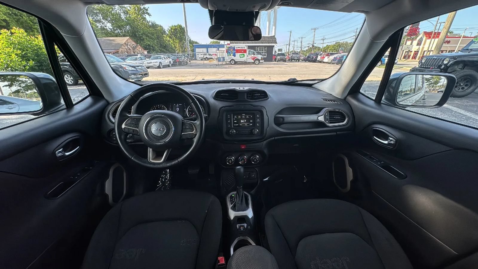 Used 2017 Jeep Renegade Latitude FWD image 10