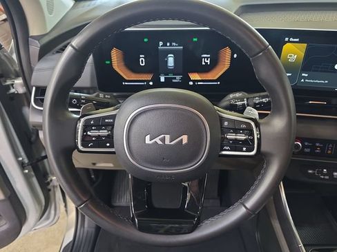 Used 2025 Kia Carnival EX FWD image 26