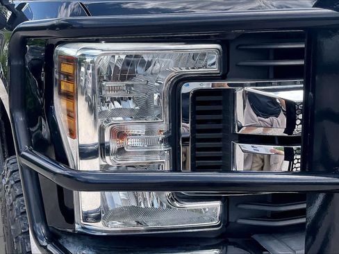 Used 2019 Ford F250 XLT w/ XLT Premium Package AWD/4WD image 27