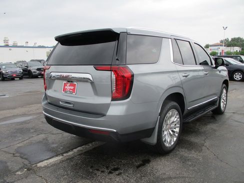 Used 2024 GMC Yukon SLT w/ SLT Luxury Package AWD/4WD image 7