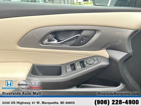 Used 2023 Chevrolet Traverse LS AWD/4WD image 23