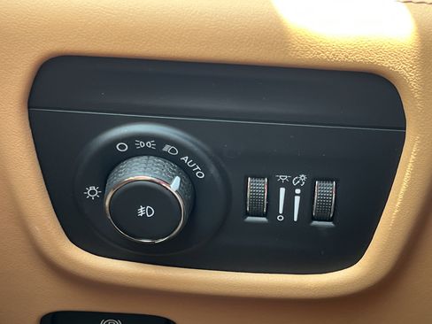Used 2024 Jeep Grand Cherokee Summit AWD/4WD image 11