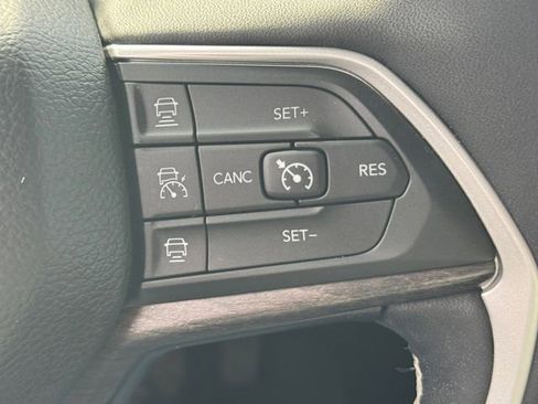 Used 2023 Jeep Grand Cherokee L Limited image 21