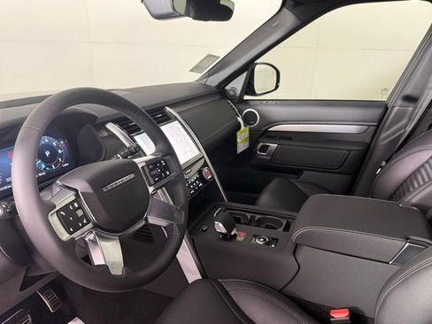 New 2026 Land Rover Discovery Limited Edition image 6