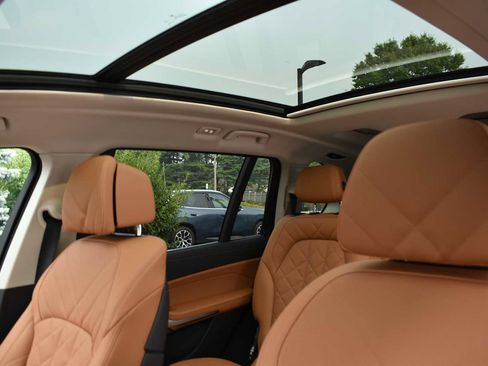 Used 2026 BMW X7 xDrive40i w/ Premium Package AWD/4WD image 16