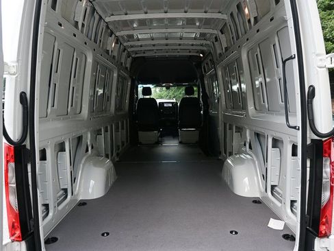 Used 2025 Mercedes-Benz Sprinter 2500 image 29