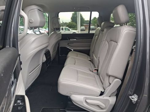 Used 2022 Jeep Wagoneer Series II AWD/4WD image 10