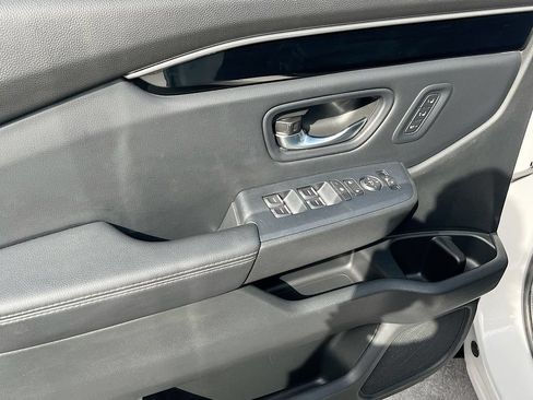 Used 2024 Honda Pilot Touring image 18
