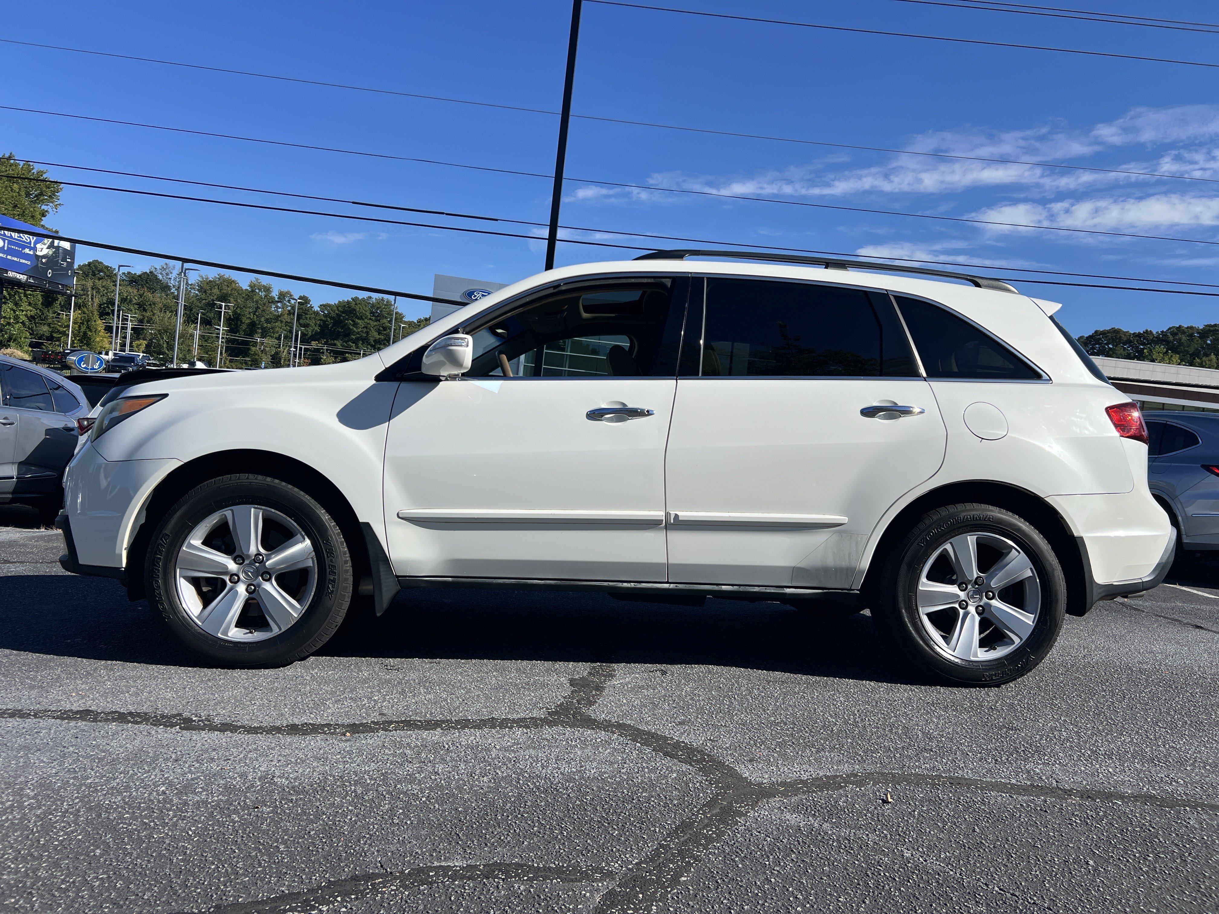 Used 2011 Acura MDX w/ Tech & Entertainment Pkg AWD/4WD image 2