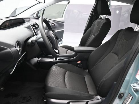 Used 2021 Toyota Prius LE FWD image 10
