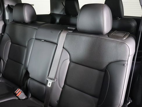 Used 2023 GMC Acadia SLT image 35